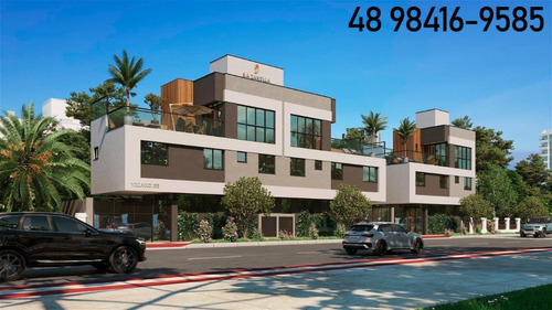 Excelente Sobrado Triplex No Centro De Balneário Camboriú Próximo À Praia Central. Viabilidade Comercial E Residencial. Fase Final De Acabamento. Negocia Entrada E Parcelamento. Venha Visitar.