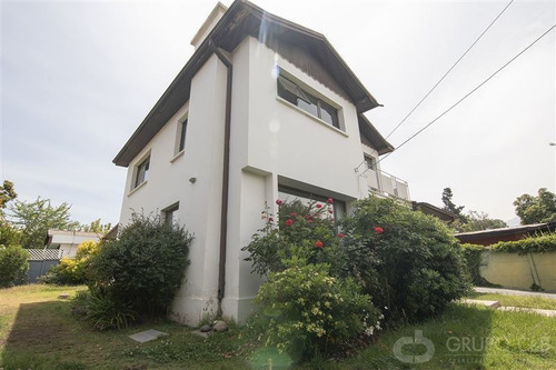 Imagen 12 de 14 de Casa En Venta 4 Dorm Más Jardín. Las Condes/las Tranqueras