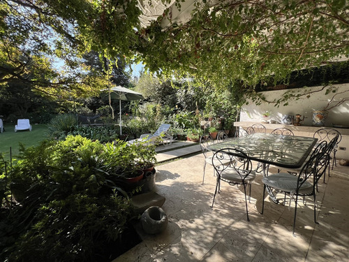 Casa En Venta De 6 Dorm. + Ss En Las Condes - San Damián
