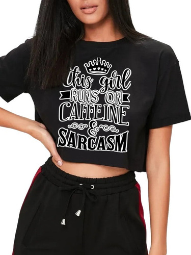 Playera Crop Top Runs On Caffeine And Sarcasm Sarcasmo