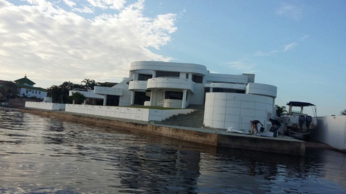 Imagen 2 de 12 de Villal ,con Piscina Y Muelle Lechería Urb. Las Villas