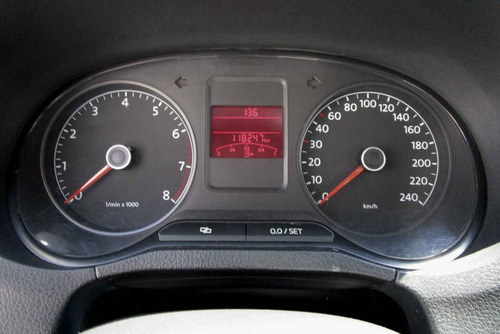 Imagen 14 de 15 de Volkswagen Vento 2014 4p Highline L4/1.6 Man