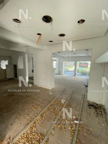 Local Comercial En Plena Península, Oportunidad Real- Ref: 5016