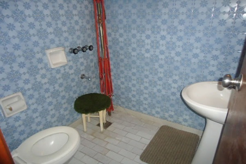Imagen 15 de 30 de Excelente Chalet De 6 Ambientes Con Piscina Y Casa De Servicio Ideal Vivienda Permanente Muy Luminoso