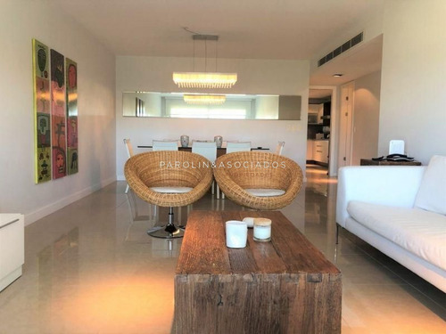Departamento De 2 Dormitorios En Torre Aquarela, Mansa, Punta Del Este-ref:278