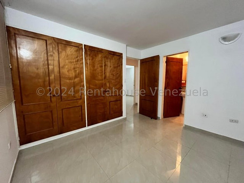 Apartamento En Alquiler En Colinas De La Tahona, 92m2 3h, 2b, 2p Mls 25-14016