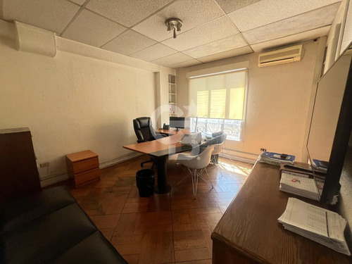 Oficina En Edificio Clásico Con Excelente Ubicación.cbg
