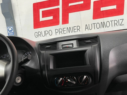 Imagen 9 de 12 de Nissan Np300 2020 2.5 Chasis Cabina Dh Aa Pack Seg Mt
