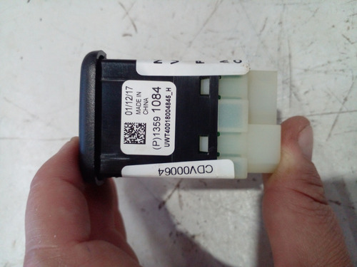 Entrada Usb Gm Tracker 2017 (Usado)