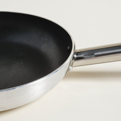 Imagen 4 de 4 de Sarten Antiadherente 24cm C Mango Acero - Maestro De Cocina