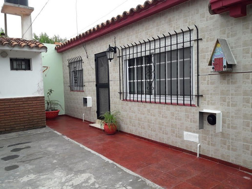 Casa En Venta - 3 Dormitorios 2 Baños - 60mts2 - Santa Teresita