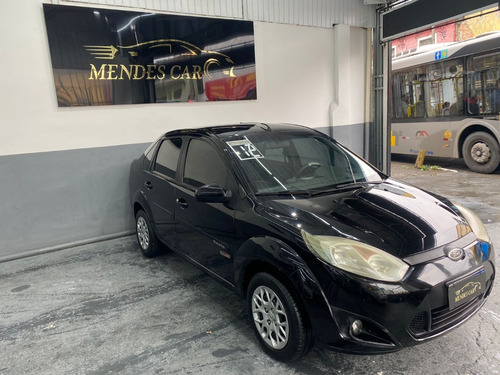 Imagem 2 de 12 de Ford Fiesta Sedã