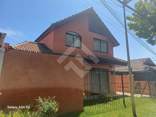 Casa En Venta De 4 Dorm. En Las Condes