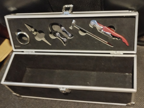 Caja Para Guardar Botella De Vino Con Accesorios Usada (Usado)