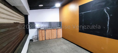 Local Comercial En Venta En Las Mercedes Cabudare Consta De 3 Locales En Uno Con Maravillosa Distribución, Área De Cocina, Oficina Y Un Baño Gabriela C.