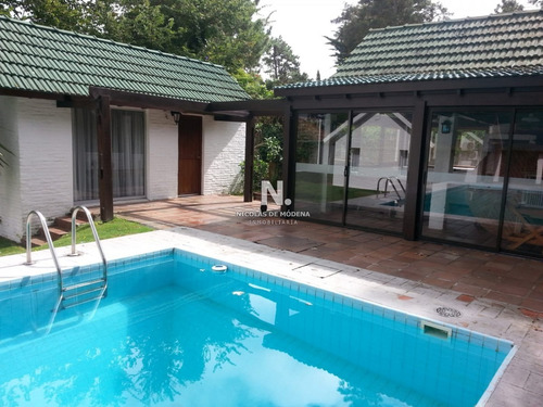 Gran Casa Ubicada En La Zona Del Golf, Punta Del Este.- Ref: 2157