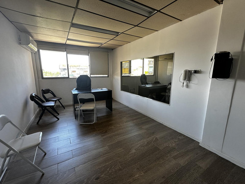 Oficina En San Isidro En Venta