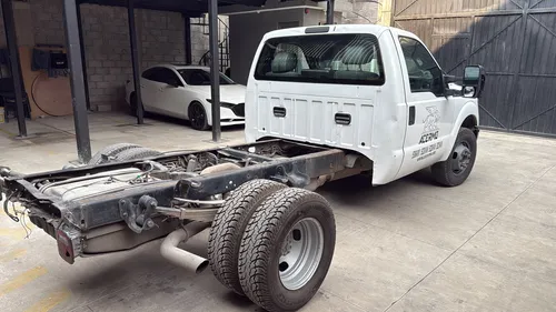 Ford F-350 V8 6.2 L
