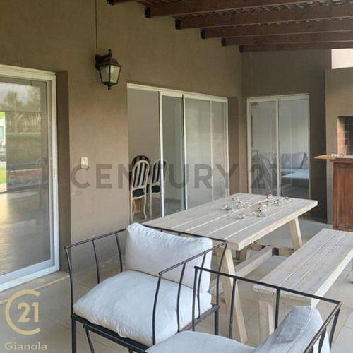 Venta Nueva Casa 4 Amb Con Jardín Y Pileta En Barbarita