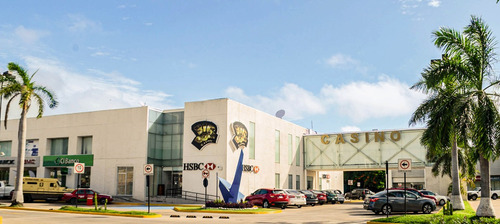 En Renta Locales Comerciales Plaza Carmen Center Cd. Del Carmen, Campeche - A. C.
