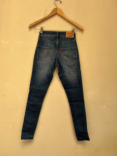 Jean Azul Elastizado - Levis - Talle 38/24 (Usado)