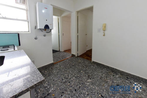 Departamento De 2 Ambientes, Lateral, Segundo Piso Por Escalera.