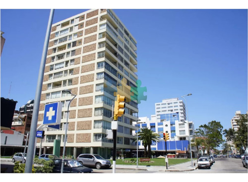Sobre Calle 20 Y A Pasos De Todo!! - Ref : Eqp4476