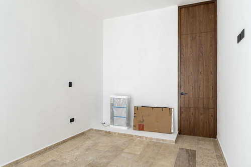 Venta De Casa Residencial En Temozón, Mérida