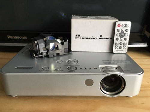 Proyector Panasonic Ptlb50u Con Control  Videobeam