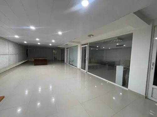 Edificio Comercial Maneiro