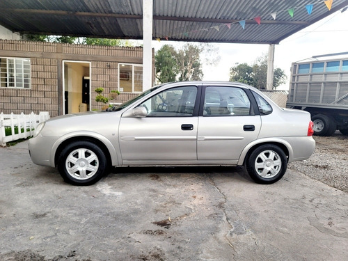 Imagen 4 de 12 de Chevrolet Chevy 1.6 Paq M Sedan Modelo 2007