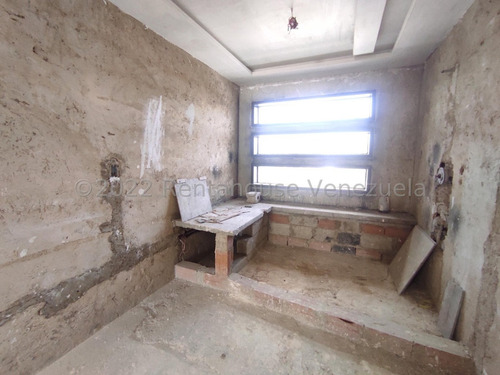 Imponente Casa En Venta Urb Corinsa Casa Quinta Obra Limpia Cocina Incluida Para Instalar Area Social Parrilla Piscina Negoc Estef 23-16065
