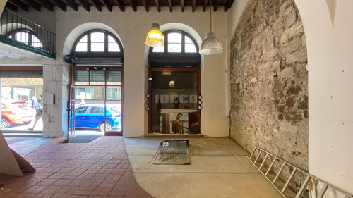 Buen Local Comercial En Ciudad Vieja