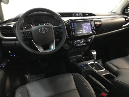 Imagen 19 de 22 de Toyota Hilux 2.8 Srx Srv Dx Sr 4x2 4x4 At Mt Amarok V6