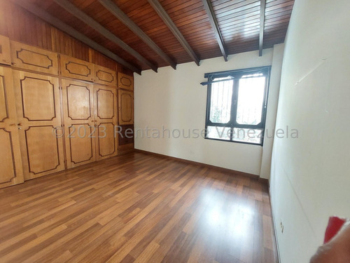 Casa En Venta En Alto Prado Caracas Remodelada Calle Cerrada Terraza