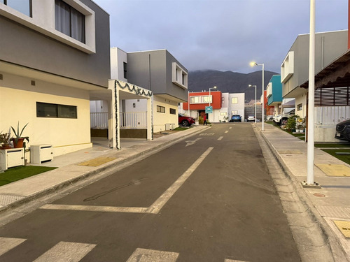 Casa Se Arrienda En Condomio Residencial, En Antofagasta