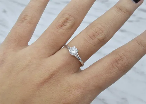 Anillo de zirconia sale