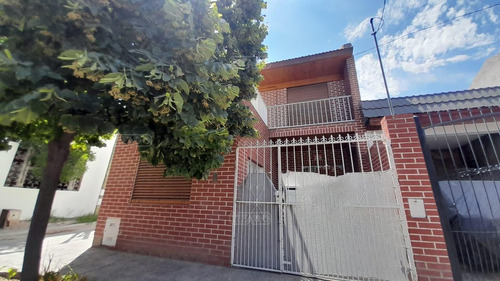 Casa Triplex  En Venta En Santa Genoveva, Neuquén, Patagonia