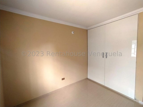 Townhouse En Venta Urb Karol Home Ii, Av Aragua 23-31055 Hc