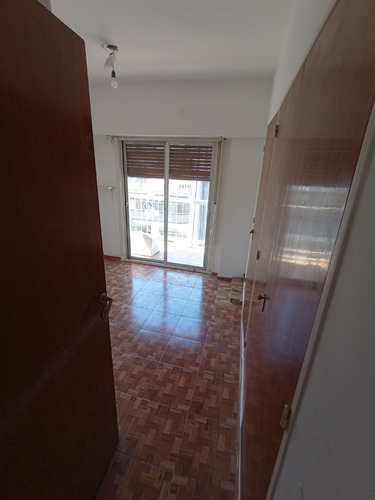 3 Amb Frente Balcon C/dep, Es Un Piso, Pasteur 232 8ª (barrio: Balvanera)