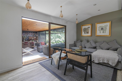Casa En Venta De 5 Dorm En Suit. En Lo Barnechea!!