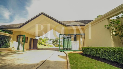 Bloom Rentals, Venta, Casa En Barrio Privado, Punta Del Este