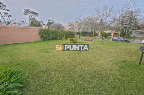 Imagen 18 de 21 de Apartamento En Playa Mansa A La Venta