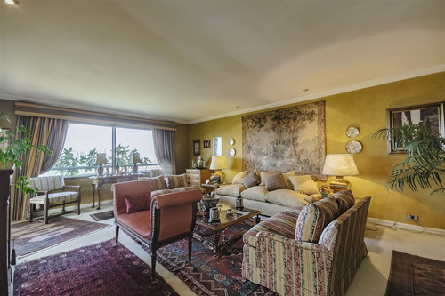 Departamento En Venta De 2 Dormitorios En Suite En Vitacura