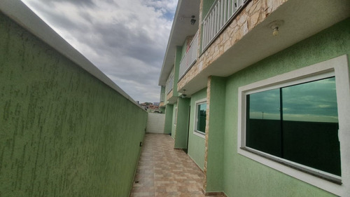 Casa Com Três Quartos Em Condominio