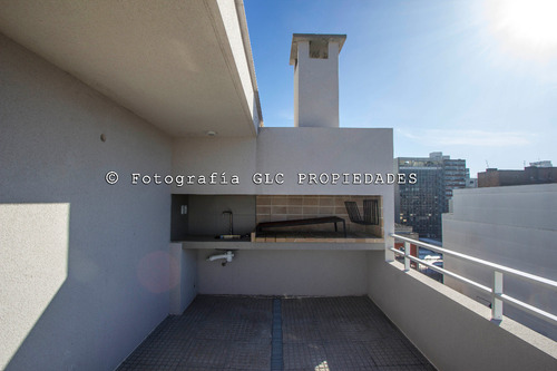Venta De Penthouse De Dos Dormitorios En Montevideo, Cordón Con Gran Terraza Y Parrillero. Con Cochera Doble.