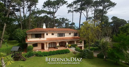 Hermosa Y Muy Amplia Casa En El Clásico Barrio De San Rafael- Ref: 327