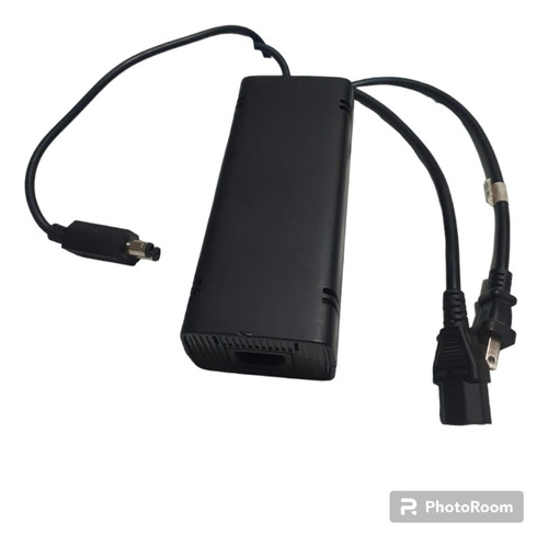 Microsoft Xbox 360 Slim 4gb Standard Usado + 2 Controles (Usado)