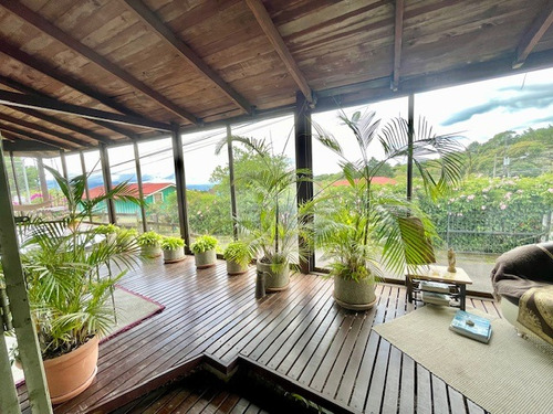 Venta De Casa Con Amplia Terraza En Los Angeles De San Rafael De Heredia