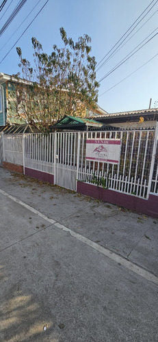 Casa Con Amplio Terreno En Colina